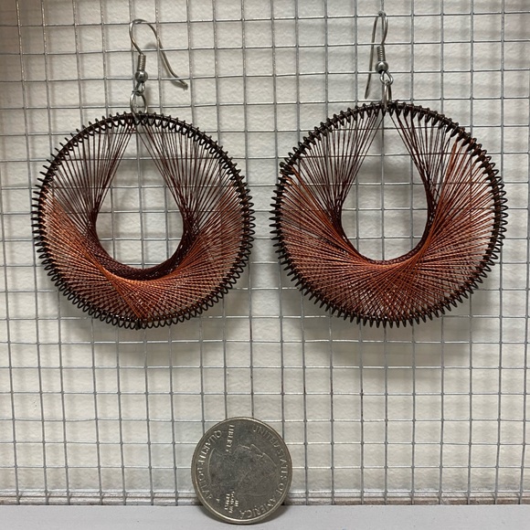 Metal and string brown earrings - Picture 3 of 3